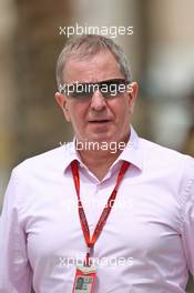 Martin Brundle (GBR) Sky Sports Commentator. 01.04.2016. Formula 1 World Championship, Rd 2, Bahrain Grand Prix, Sakhir, Bahrain, Practice Day