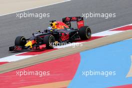 Daniel Ricciardo (AUS), Red Bull Racing  01.04.2016. Formula 1 World Championship, Rd 2, Bahrain Grand Prix, Sakhir, Bahrain, Practice Day