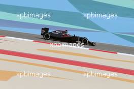 Stoffel Vandoorne (BEL) McLaren MP4-31. 01.04.2016. Formula 1 World Championship, Rd 2, Bahrain Grand Prix, Sakhir, Bahrain, Practice Day