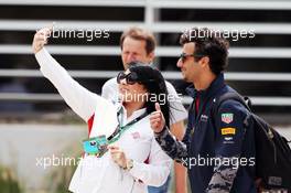 Daniel Ricciardo (AUS) Red Bull Racing. 01.04.2016. Formula 1 World Championship, Rd 2, Bahrain Grand Prix, Sakhir, Bahrain, Practice Day