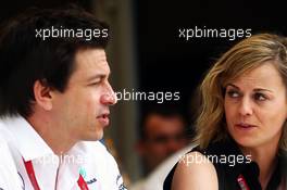 Toto Wolff (GER) Mercedes AMG F1 Shareholder and Executive Director with his wife Susie Wolff (GBR). 01.04.2016. Formula 1 World Championship, Rd 2, Bahrain Grand Prix, Sakhir, Bahrain, Practice Day