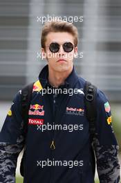 Daniil Kvyat (RUS) Red Bull Racing. 01.04.2016. Formula 1 World Championship, Rd 2, Bahrain Grand Prix, Sakhir, Bahrain, Practice Day