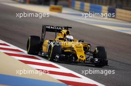 Kevin Magnussen (DEN) Renault Sport F1 Team RS16. 01.04.2016. Formula 1 World Championship, Rd 2, Bahrain Grand Prix, Sakhir, Bahrain, Practice Day