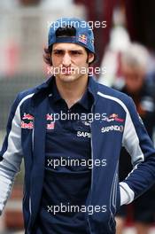Carlos Sainz Jr (ESP) Scuderia Toro Rosso. 01.04.2016. Formula 1 World Championship, Rd 2, Bahrain Grand Prix, Sakhir, Bahrain, Practice Day