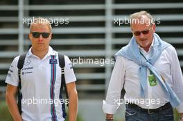 (L to R): Valtteri Bottas (FIN) Williams FW38 with Didier Coton (BEL) Driver Manager. 01.04.2016. Formula 1 World Championship, Rd 2, Bahrain Grand Prix, Sakhir, Bahrain, Practice Day