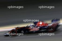 Carlos Sainz (ESP), Scuderia Toro Rosso  01.04.2016. Formula 1 World Championship, Rd 2, Bahrain Grand Prix, Sakhir, Bahrain, Practice Day