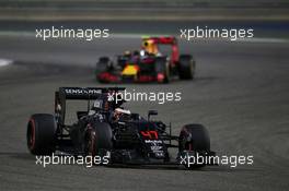 Stoffel Vandoorne (BEL) McLaren MP4-31. 03.04.2016. Formula 1 World Championship, Rd 2, Bahrain Grand Prix, Sakhir, Bahrain, Race Day.