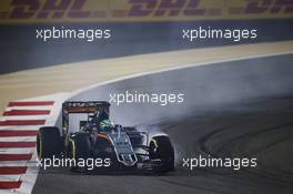Nico Hulkenberg (GER) Sahara Force India F1 VJM09 locks up under braking. 03.04.2016. Formula 1 World Championship, Rd 2, Bahrain Grand Prix, Sakhir, Bahrain, Race Day.