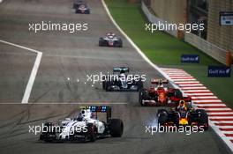 Valtteri Bottas (FIN) Williams FW38 and Daniel Ricciardo (AUS) Red Bull Racing RB12 battle for position. 03.04.2016. Formula 1 World Championship, Rd 2, Bahrain Grand Prix, Sakhir, Bahrain, Race Day.