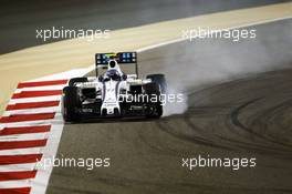 Valtteri Bottas (FIN) Williams FW38 locks up under braking. 03.04.2016. Formula 1 World Championship, Rd 2, Bahrain Grand Prix, Sakhir, Bahrain, Race Day.