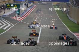 (L to R): Sergio Perez (MEX) Sahara Force India F1 VJM09 battle for position with Carlos Sainz Jr (ESP) Scuderia Toro Rosso STR11 and Stoffel Vandoorne (BEL) McLaren MP4-31. 03.04.2016. Formula 1 World Championship, Rd 2, Bahrain Grand Prix, Sakhir, Bahrain, Race Day.