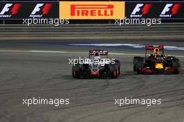 Romain Grosjean (FRA), Haas F1 Team and Daniil Kvyat (RUS), Red Bull Racing  03.04.2016. Formula 1 World Championship, Rd 2, Bahrain Grand Prix, Sakhir, Bahrain, Race Day.