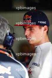 Max Verstappen (NLD) Scuderia Toro Rosso. 02.04.2016. Formula 1 World Championship, Rd 2, Bahrain Grand Prix, Sakhir, Bahrain, Qualifying Day.