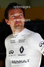 Jolyon Palmer (GBR) Renault Sport F1 Team. 02.04.2016. Formula 1 World Championship, Rd 2, Bahrain Grand Prix, Sakhir, Bahrain, Qualifying Day.