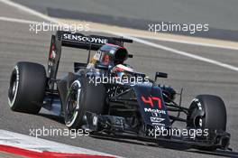 Stoffel Vandoorne (BEL) McLaren MP4-31. 02.04.2016. Formula 1 World Championship, Rd 2, Bahrain Grand Prix, Sakhir, Bahrain, Qualifying Day.