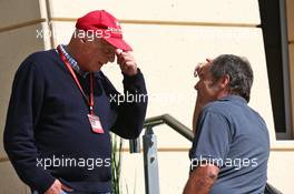 (L to R): Niki Lauda (AUT) Mercedes Non-Executive Chairman with Gerhard Berger (AUT). 02.04.2016. Formula 1 World Championship, Rd 2, Bahrain Grand Prix, Sakhir, Bahrain, Qualifying Day.