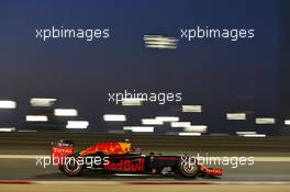 Daniil Kvyat (RUS) Red Bull Racing RB12. 02.04.2016. Formula 1 World Championship, Rd 2, Bahrain Grand Prix, Sakhir, Bahrain, Qualifying Day.