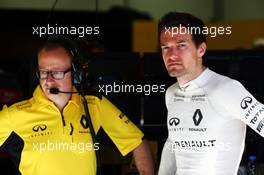 (L to R): Mark Slade (GBR) Renault Sport F1 Team Race Engineer with Jolyon Palmer (GBR) Renault Sport F1 Team. 02.04.2016. Formula 1 World Championship, Rd 2, Bahrain Grand Prix, Sakhir, Bahrain, Qualifying Day.