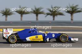 Marcus Ericsson (SWE) Sauber C35. 02.04.2016. Formula 1 World Championship, Rd 2, Bahrain Grand Prix, Sakhir, Bahrain, Qualifying Day.