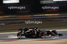 Stoffel Vandoorne (BEL) McLaren MP4-31. 02.04.2016. Formula 1 World Championship, Rd 2, Bahrain Grand Prix, Sakhir, Bahrain, Qualifying Day.