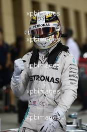 Pole for Lewis Hamilton (GBR) Mercedes AMG F1 W07 . 02.04.2016. Formula 1 World Championship, Rd 2, Bahrain Grand Prix, Sakhir, Bahrain, Qualifying Day.