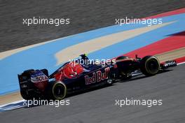 Carlos Sainz (ESP), Scuderia Toro Rosso  02.04.2016. Formula 1 World Championship, Rd 2, Bahrain Grand Prix, Sakhir, Bahrain, Qualifying Day.