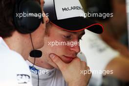 Stoffel Vandoorne (BEL) McLaren. 02.04.2016. Formula 1 World Championship, Rd 2, Bahrain Grand Prix, Sakhir, Bahrain, Qualifying Day.
