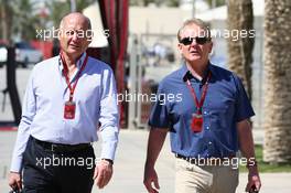 (L to R): Ron Dennis (GBR) McLaren Executive Chairman with Jonathan Palmer (GBR). 03.04.2016. Formula 1 World Championship, Rd 2, Bahrain Grand Prix, Sakhir, Bahrain, Race Day.