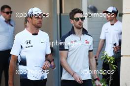(L to R): Jenson Button (GBR) McLaren with Romain Grosjean (FRA) Haas F1 Team on the drivers parade. 03.04.2016. Formula 1 World Championship, Rd 2, Bahrain Grand Prix, Sakhir, Bahrain, Race Day.