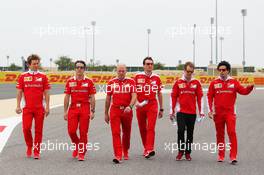 Sebastian Vettel (GER) Ferrari walks the circuit with the team. 31.03.2016. Formula 1 World Championship, Rd 2, Bahrain Grand Prix, Sakhir, Bahrain, Preparation Day.