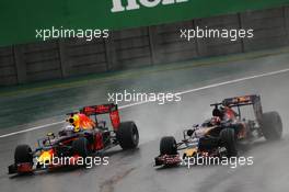 (L to R): Daniel Ricciardo (AUS) Red Bull Racing RB12 and Daniil Kvyat (RUS) Scuderia Toro Rosso STR11 battle for position. 13.11.2016. Formula 1 World Championship, Rd 20, Brazilian Grand Prix, Sao Paulo, Brazil, Race Day.