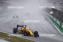 Kevin Magnussen (DEN) Renault Sport F1 Team RS16. 13.11.2016. Formula 1 World Championship, Rd 20, Brazilian Grand Prix, Sao Paulo, Brazil, Race Day.