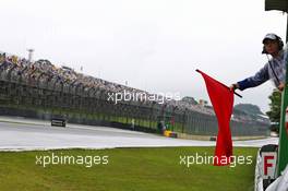 A red flag is hung as the race is stopped. 13.11.2016. Formula 1 World Championship, Rd 20, Brazilian Grand Prix, Sao Paulo, Brazil, Race Day.