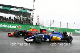 Felipe Nasr (BRA) Sauber C35 and Daniel Ricciardo (AUS) Red Bull Racing RB12 battle for position. 13.11.2016. Formula 1 World Championship, Rd 20, Brazilian Grand Prix, Sao Paulo, Brazil, Race Day.