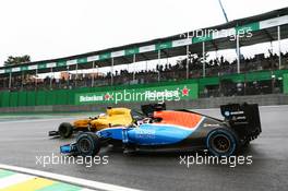 Pascal Wehrlein (GER) Manor Racing MRT05 and Kevin Magnussen (DEN) Renault Sport F1 Team RS16 battle for position. 13.11.2016. Formula 1 World Championship, Rd 20, Brazilian Grand Prix, Sao Paulo, Brazil, Race Day.