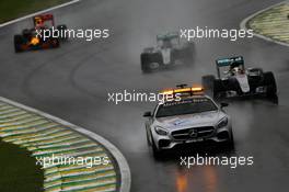 Lewis Hamilton (GBR) Mercedes AMG F1 W07 Hybrid leads behind the FIA Safety Car. 13.11.2016. Formula 1 World Championship, Rd 20, Brazilian Grand Prix, Sao Paulo, Brazil, Race Day.