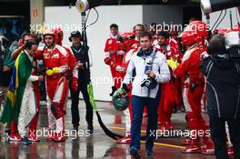 Felipe Massa (BRA) Williams is applauded by the Ferrari team in the pits after he retired from the race. 13.11.2016. Formula 1 World Championship, Rd 20, Brazilian Grand Prix, Sao Paulo, Brazil, Race Day.