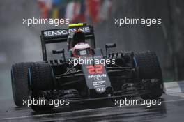 Jenson Button (GBR) McLaren MP4-31. 13.11.2016. Formula 1 World Championship, Rd 20, Brazilian Grand Prix, Sao Paulo, Brazil, Race Day.