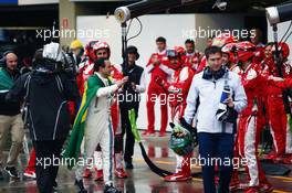 Felipe Massa (BRA) Williams is applauded by the Ferrari team in the pits after he retired from the race. 13.11.2016. Formula 1 World Championship, Rd 20, Brazilian Grand Prix, Sao Paulo, Brazil, Race Day.