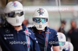 Williams mechanics. 12.11.2016. Formula 1 World Championship, Rd 20, Brazilian Grand Prix, Sao Paulo, Brazil, Qualifying Day.