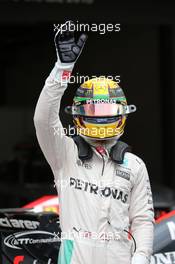 Lewis Hamilton (GBR) Mercedes AMG F1 celebrates his pole position in qualifying parc ferme. 12.11.2016. Formula 1 World Championship, Rd 20, Brazilian Grand Prix, Sao Paulo, Brazil, Qualifying Day.