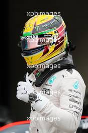 Lewis Hamilton (GBR) Mercedes AMG F1 celebrates his pole position in qualifying parc ferme. 12.11.2016. Formula 1 World Championship, Rd 20, Brazilian Grand Prix, Sao Paulo, Brazil, Qualifying Day.