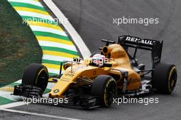 Kevin Magnussen (DEN) Renault Sport F1 Team RS16. 12.11.2016. Formula 1 World Championship, Rd 20, Brazilian Grand Prix, Sao Paulo, Brazil, Qualifying Day.