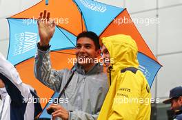 (L to R): Esteban Ocon (FRA) Manor Racing with Kevin Magnussen (DEN) Renault Sport F1 Team on the drivers parade. 13.11.2016. Formula 1 World Championship, Rd 20, Brazilian Grand Prix, Sao Paulo, Brazil, Race Day.