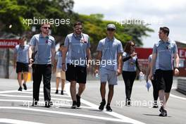 Pascal Wehrlein (GER) Manor Racing walks the circuit with the team. 10.11.2016. Formula 1 World Championship, Rd 20, Brazilian Grand Prix, Sao Paulo, Brazil, Preparation Day.