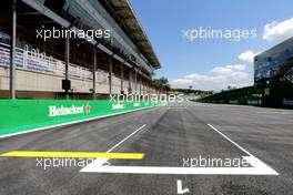 Track atmosphere, starting grid. 10.11.2016. Formula 1 World Championship, Rd 20, Brazilian Grand Prix, Sao Paulo, Brazil, Preparation Day.