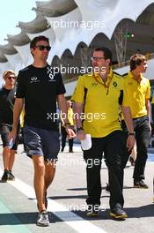 Jolyon Palmer (GBR) Renault Sport F1 Team walks the circuit with the team. 10.11.2016. Formula 1 World Championship, Rd 20, Brazilian Grand Prix, Sao Paulo, Brazil, Preparation Day.