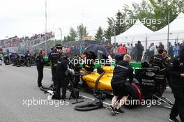 Kevin Magnussen (DEN) Renault Sport F1 Team RS16 on the grid. 12.06.2016. Formula 1 World Championship, Rd 7, Canadian Grand Prix, Montreal, Canada, Race Day.