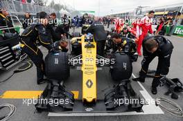 Jolyon Palmer (GBR) Renault Sport F1 Team RS16 on the grid. 12.06.2016. Formula 1 World Championship, Rd 7, Canadian Grand Prix, Montreal, Canada, Race Day.