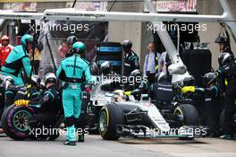 Lewis Hamilton (GBR) Mercedes AMG F1 W07 Hybrid makes a pit stop. 12.06.2016. Formula 1 World Championship, Rd 7, Canadian Grand Prix, Montreal, Canada, Race Day.